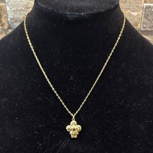 Elegant Gold LV Vivi Flower Pendant Necklace
